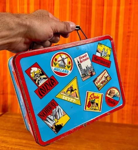 VINTAGE 1960s Ohio Art World Traveler retro tin lunchbox - photo 2