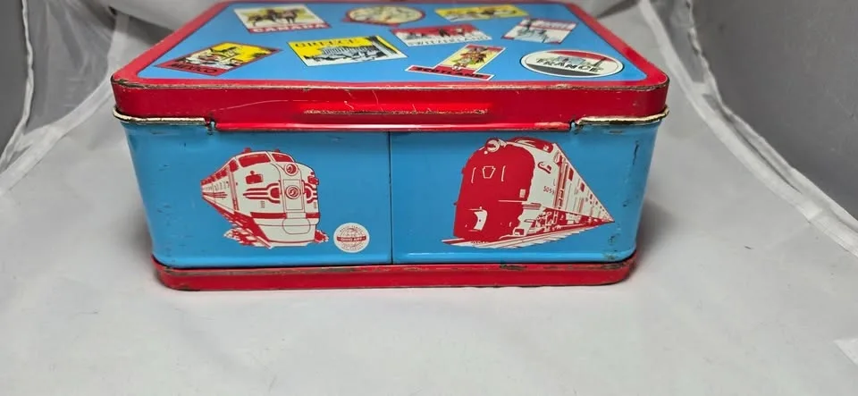 VINTAGE 1960s Ohio Art World Traveler retro tin lunchbox - photo 4