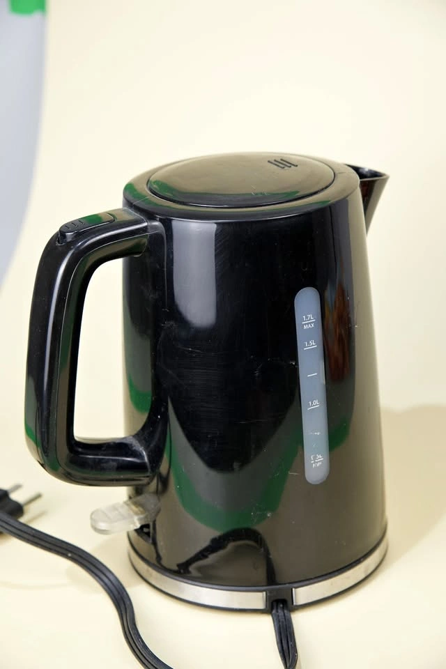 Black Electric Kettle — 1.7L