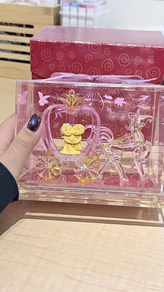 Crystal Pumpkin Carriage Figurine with Couple — Pink Glass
