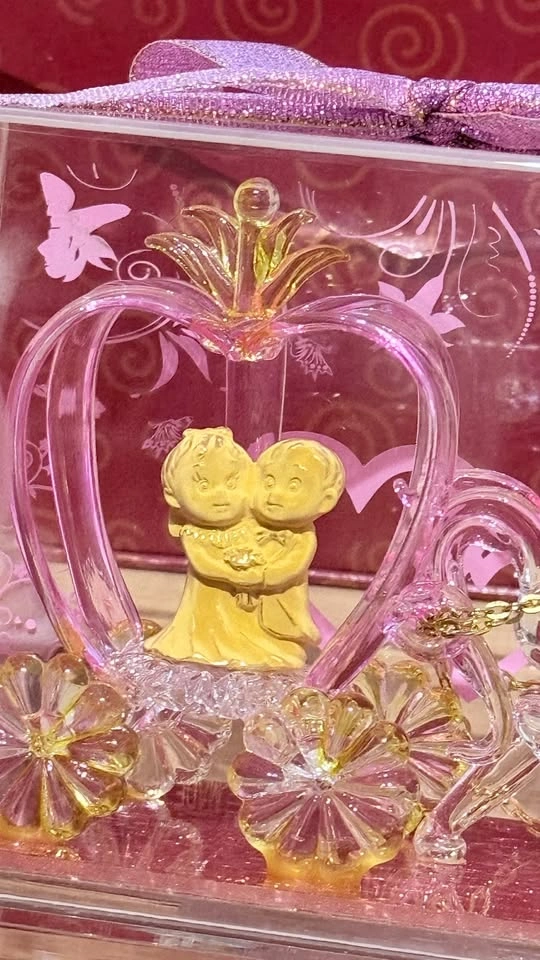 Crystal Pumpkin Carriage Figurine with Couple — Pink Glass - photo 4