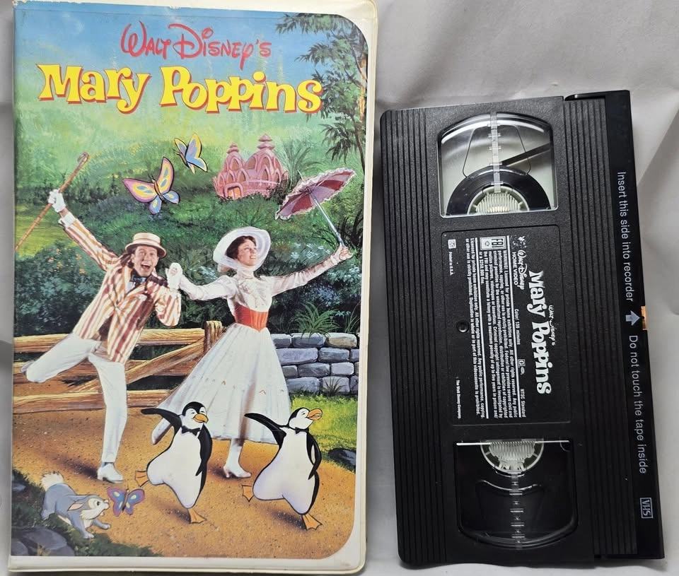 Three classic family movies on VHS -- Old Yeller, Mary Poppins, - photo 4