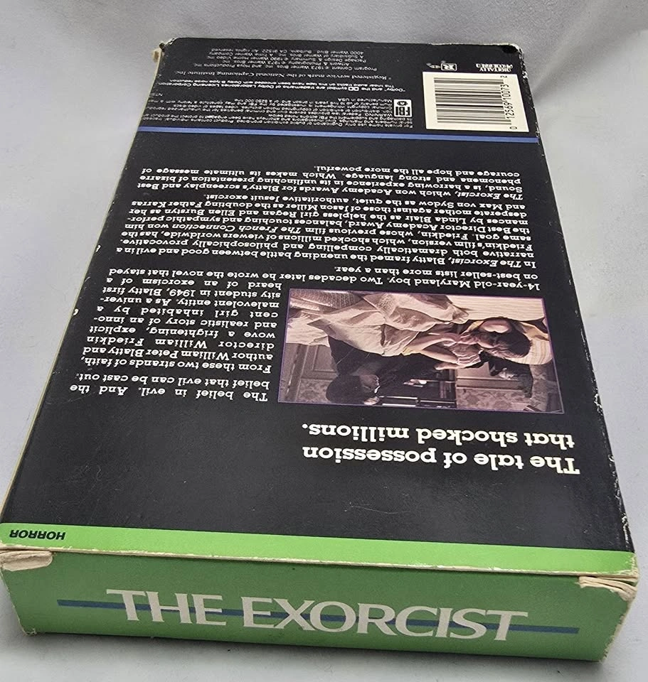 VINTAGE The Exorcist (1973) VHS and 1971 Novel - photo 5