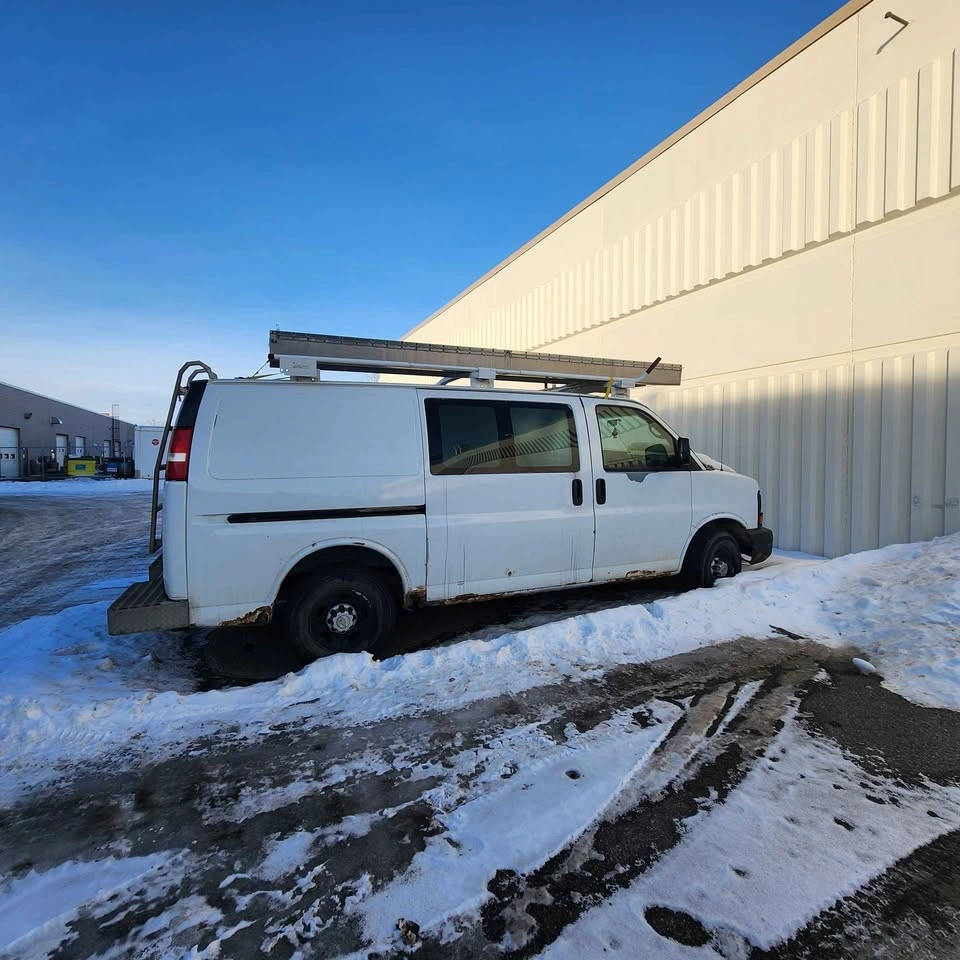 2004 Chevrolet Express 3500 Cargo - photo 2