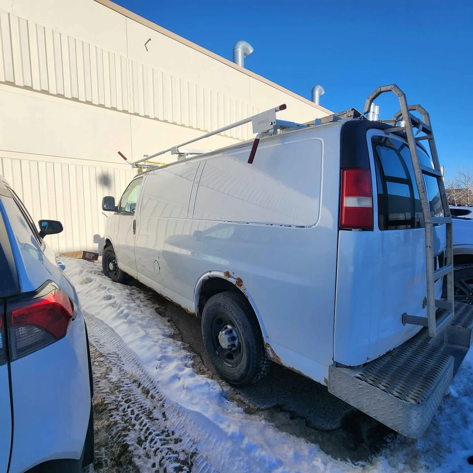 2004 Chevrolet Express 3500 Cargo - photo 3