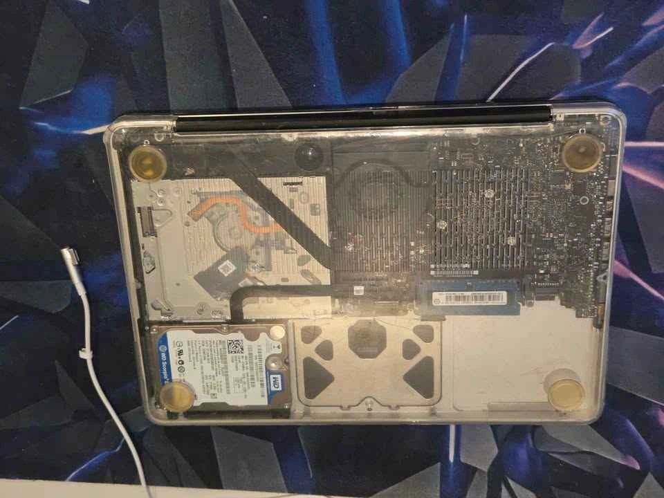 MacBook Pro (clear) - photo 4