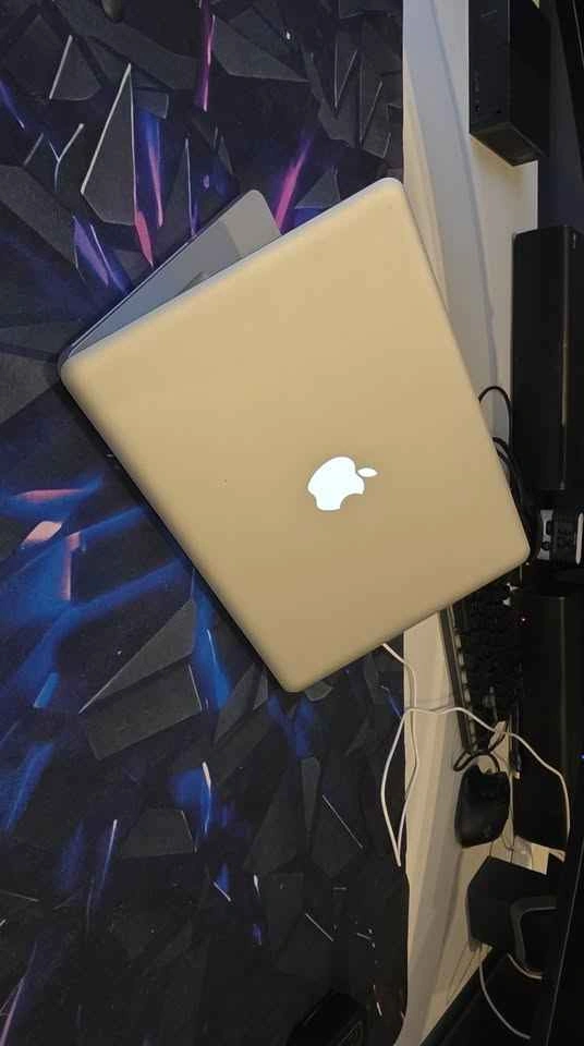 MacBook Pro Laptop - photo 3