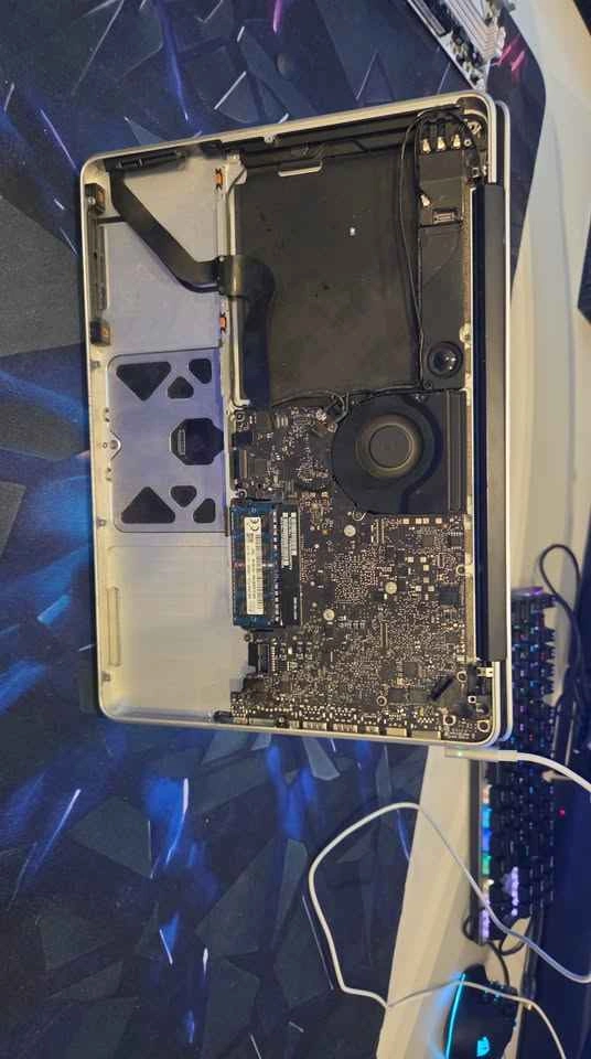 Apple MacBook laptop - photo 4