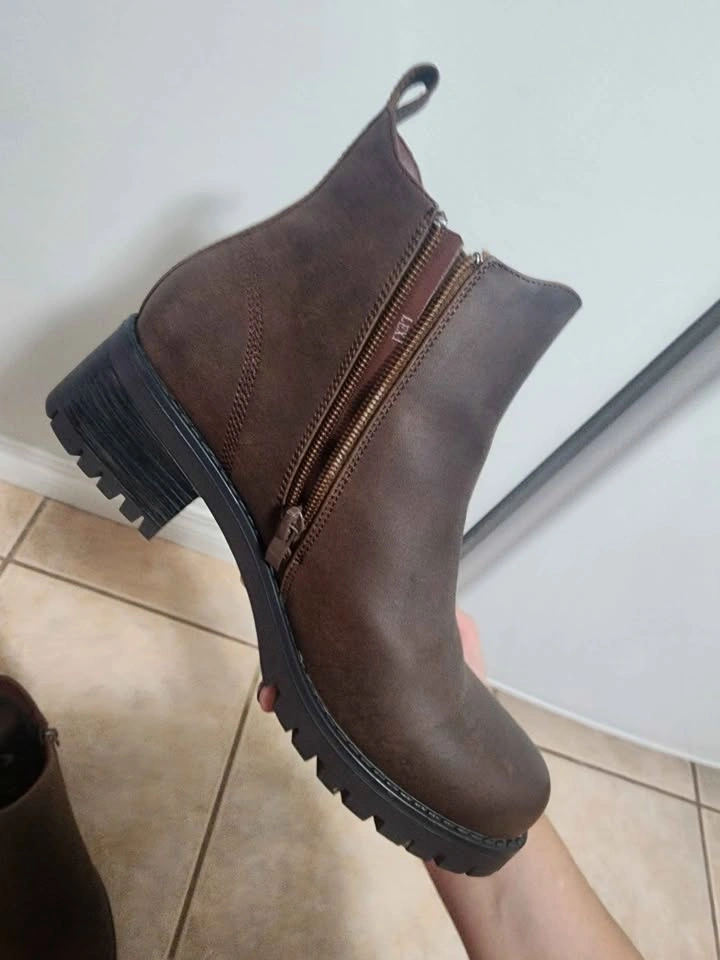 Light brown ankle boots size 9 - photo 2