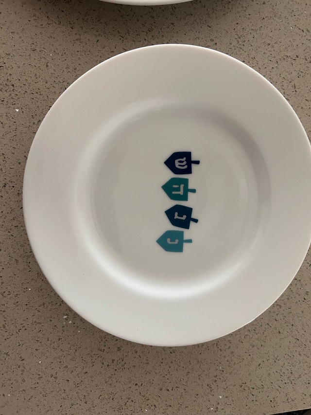 Crate & Barrel Dreidel Hanukkah Plate Set - photo 2