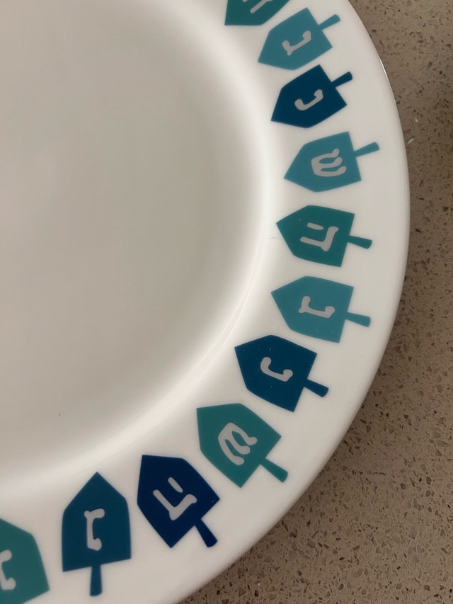 Crate & Barrel Dreidel Hanukkah Plate Set - photo 3