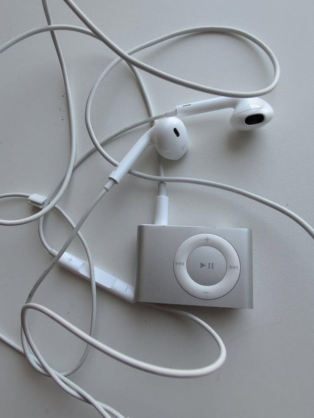 iPod Shuffle - new battery - photo 2