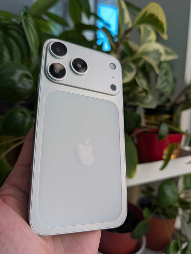 iPhone XR (modded, 18 Pro style)