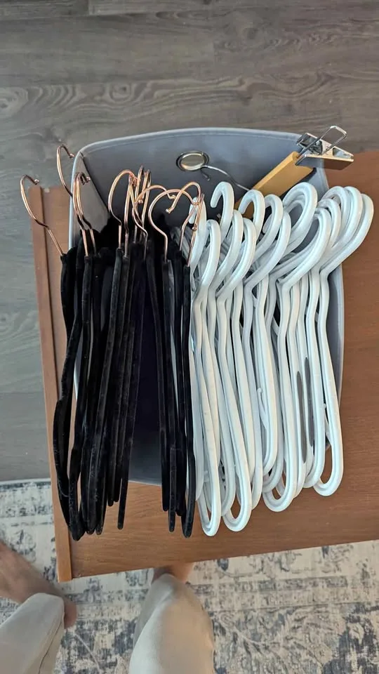 Hangers x 18 thumbnail