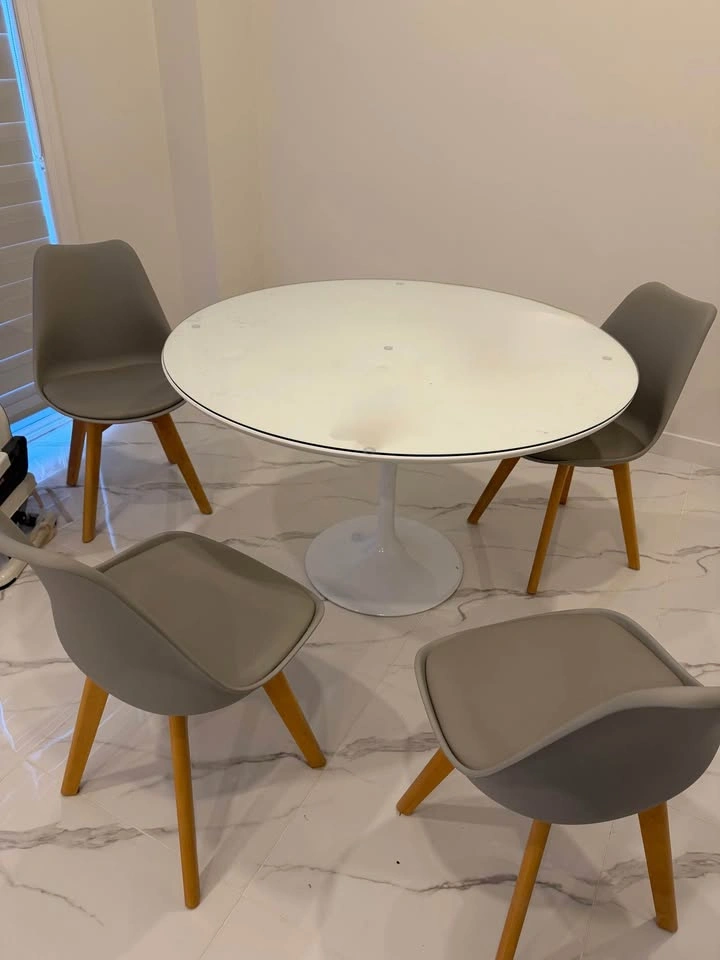 Rove Concepts 48-inch White Lacquer Tulip Dining Table - photo 3