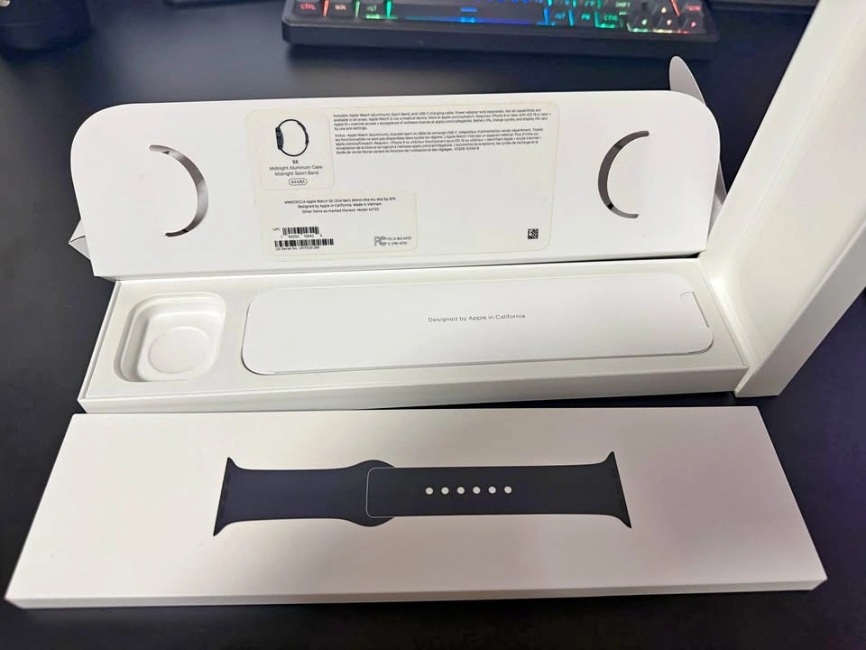 Apple Watch SE Box