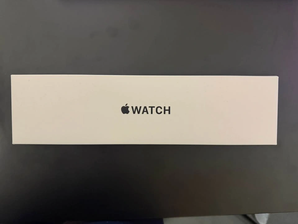 Apple Watch SE Box - photo 2