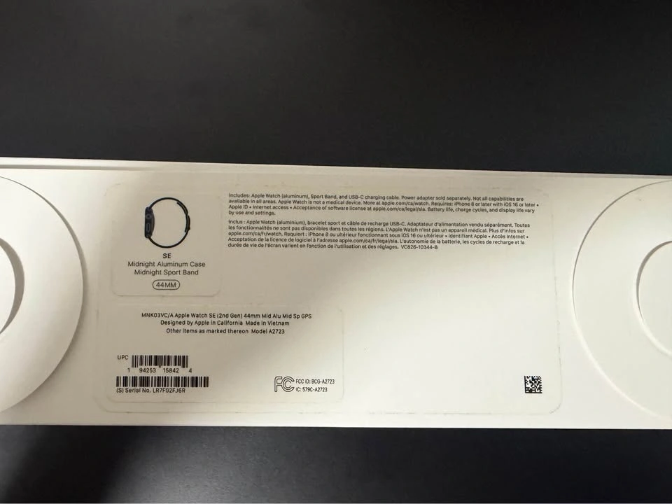 Apple Watch SE Box - photo 3