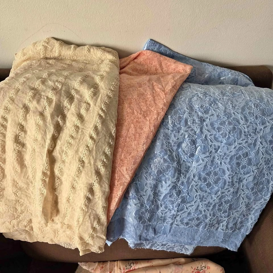 Assorted Lace Fabric Remnants