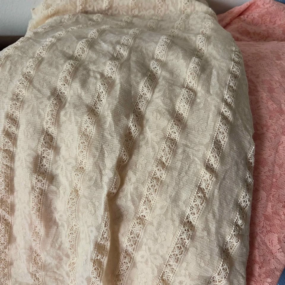 Assorted Lace Fabric Remnants - photo 4