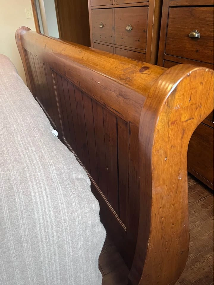 The Irish Coast Collection King Sleigh Bed and Matching Chests - photo 5