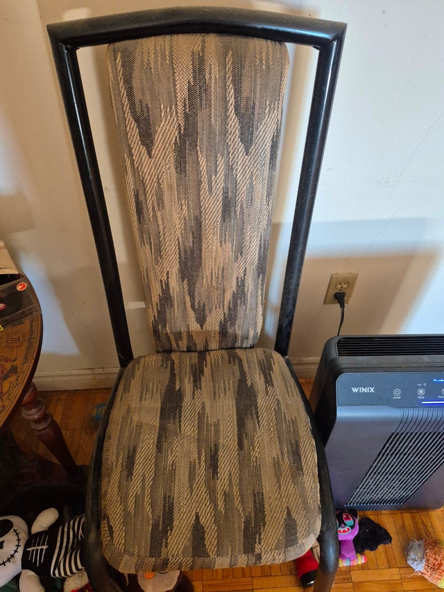 Dining table with 4 chairs. 36" x 48" table with 12" extension. - photo 5