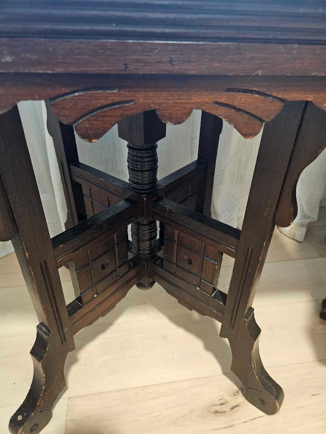 Antique Eastlake Parlor Table circa 1800s - photo 2
