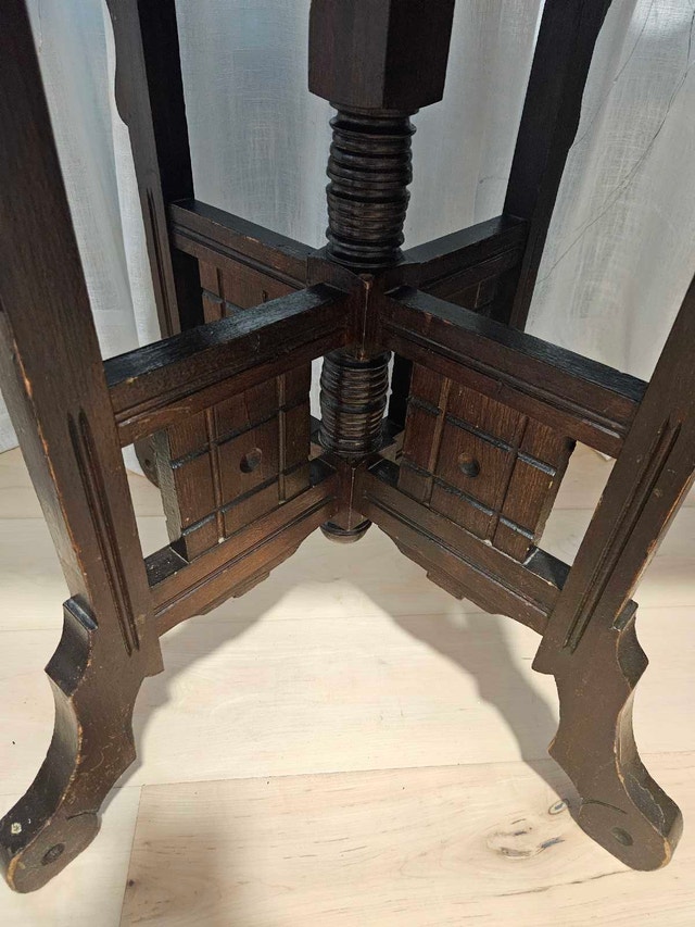 Antique Eastlake Parlor Table circa 1800s - photo 3