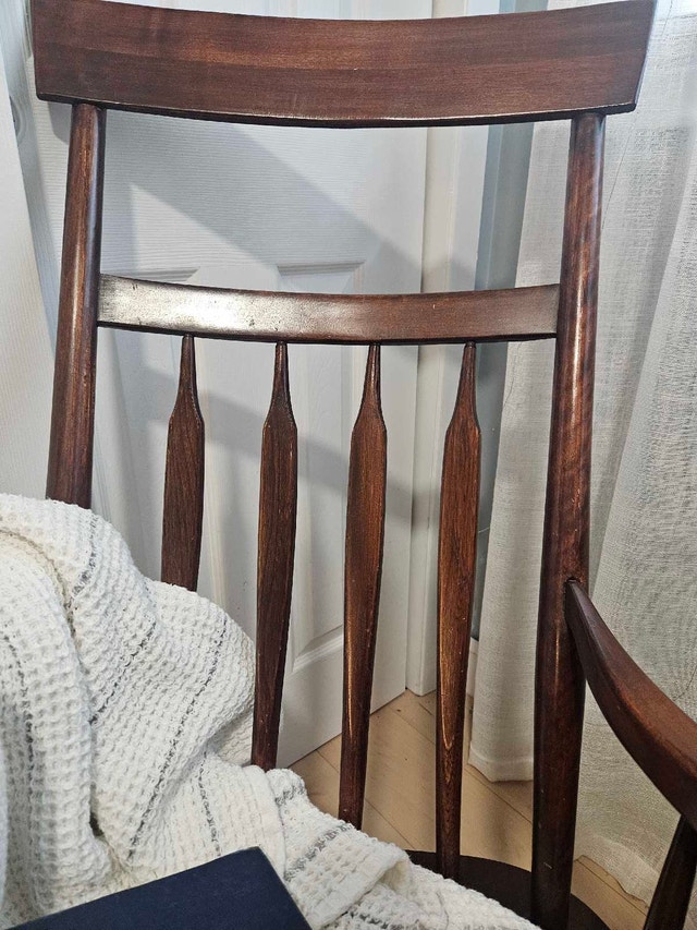 Vintage Rocking Chair - photo 2