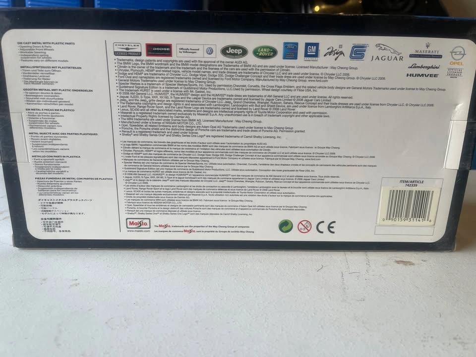 Maisto 1:21 Ford SVT F-150 Lightning Die-Cast with Jet Ski - photo 2