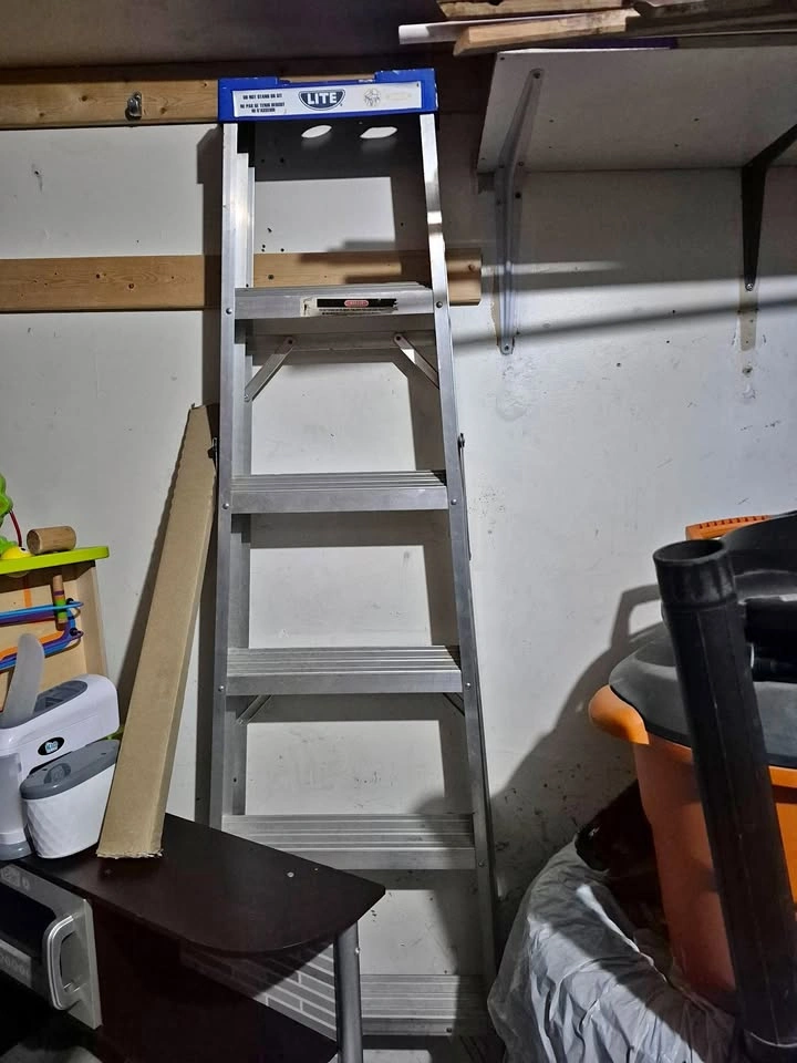 LITE 4FT & 6FT LADDERS