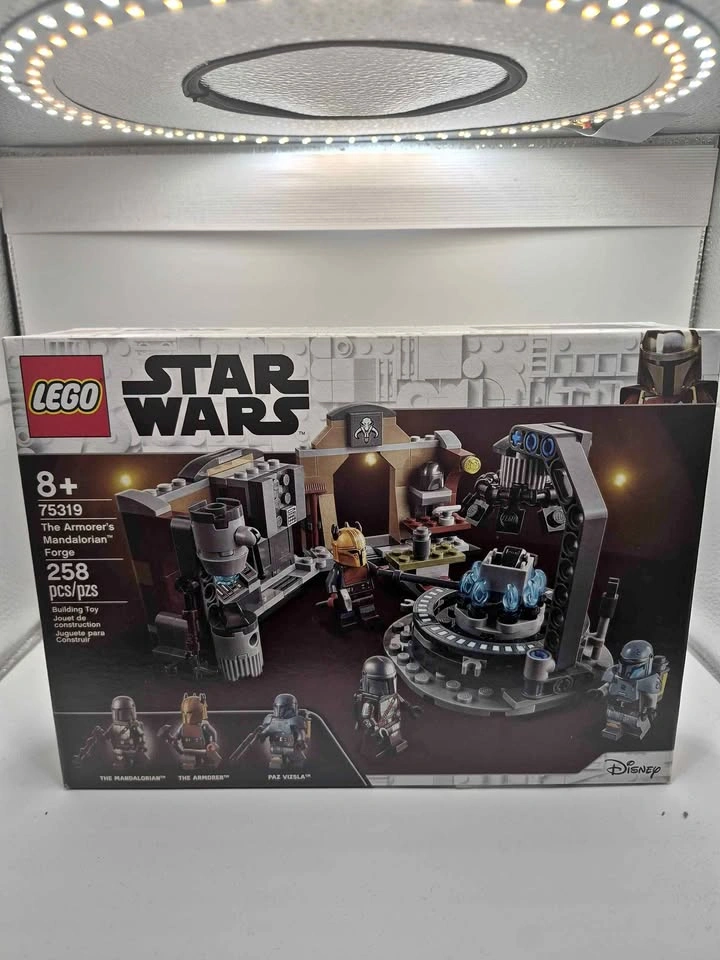 LEGO Star Wars The Mandalorian The Armorer's Mandalorian Forge 7