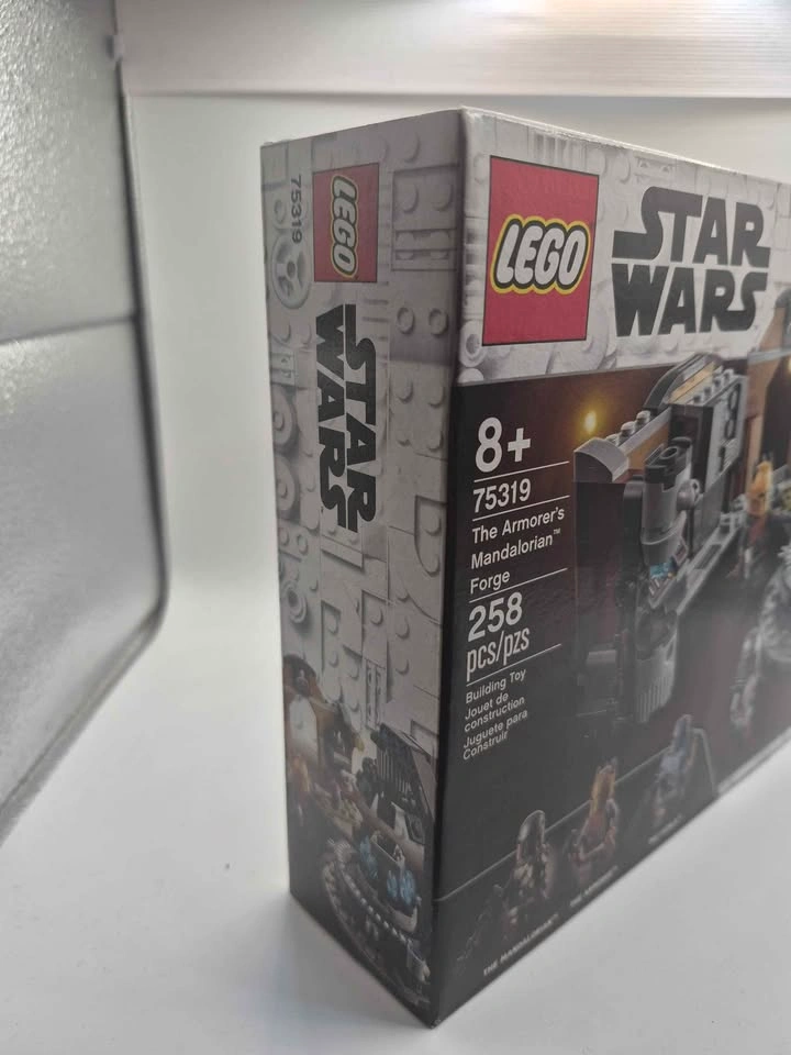 LEGO Star Wars The Mandalorian The Armorer's Mandalorian Forge 7 - photo 2