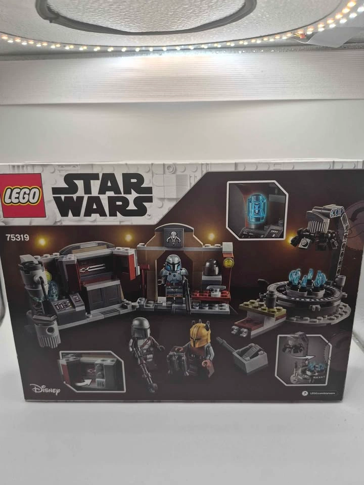 LEGO Star Wars The Mandalorian The Armorer's Mandalorian Forge 7 - photo 4