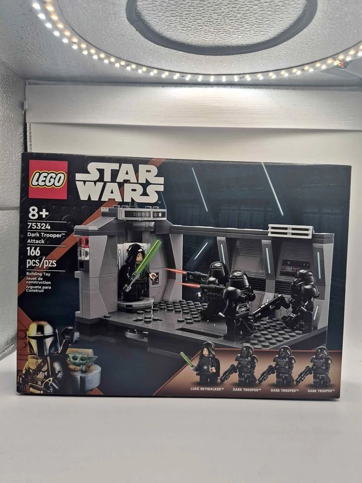 LEGO Star Wars The Mandalorian Dark Trooper Attack 75324