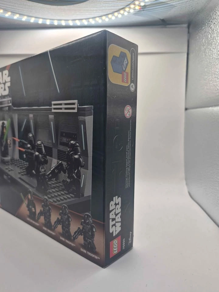 LEGO Star Wars The Mandalorian Dark Trooper Attack 75324 - photo 2