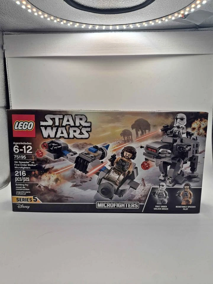 LEGO Star Wars Ski Speeder vs. First Order Walker (75195)