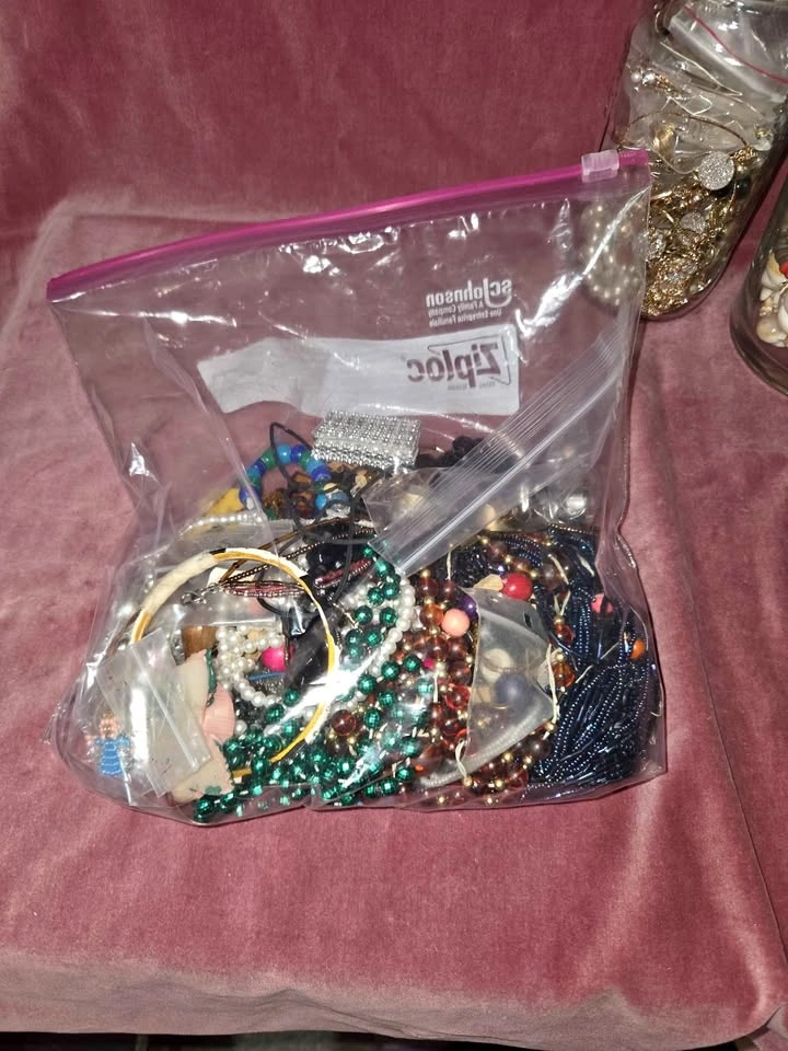 Bag of Broken Vintage Jewelry (for crafts, jewelry making)