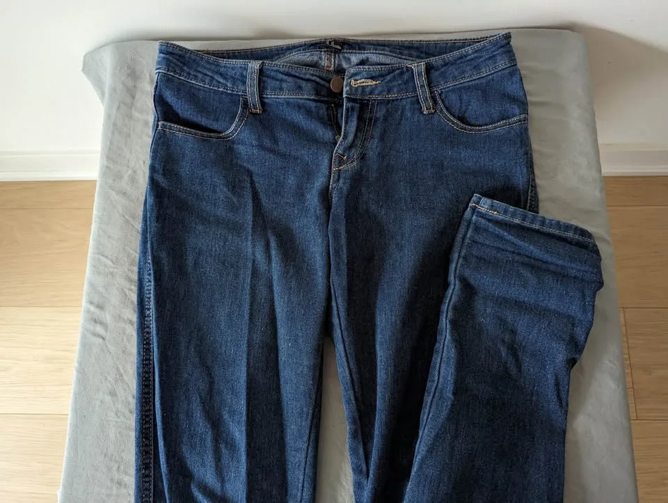 Assorted Jeans Size 27 W Forever 21, Hollister, Levi's image indicator(2)