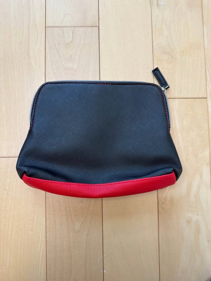 BRAND NEW Shiseido Red/Black Makeup/Toiletry Bag - photo 2