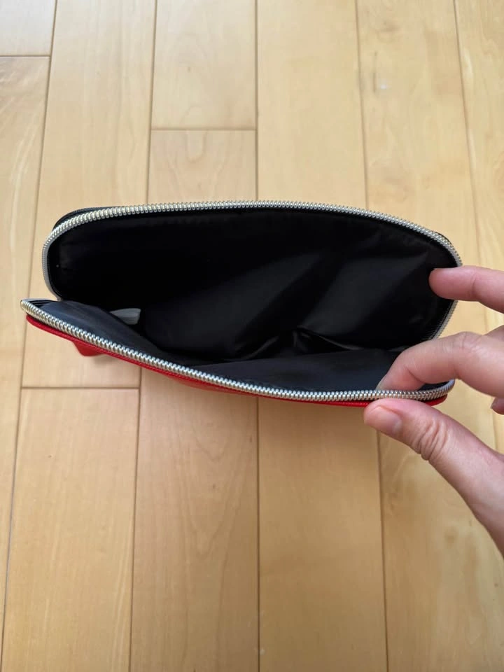 BRAND NEW Shiseido Red/Black Makeup/Toiletry Bag - photo 3
