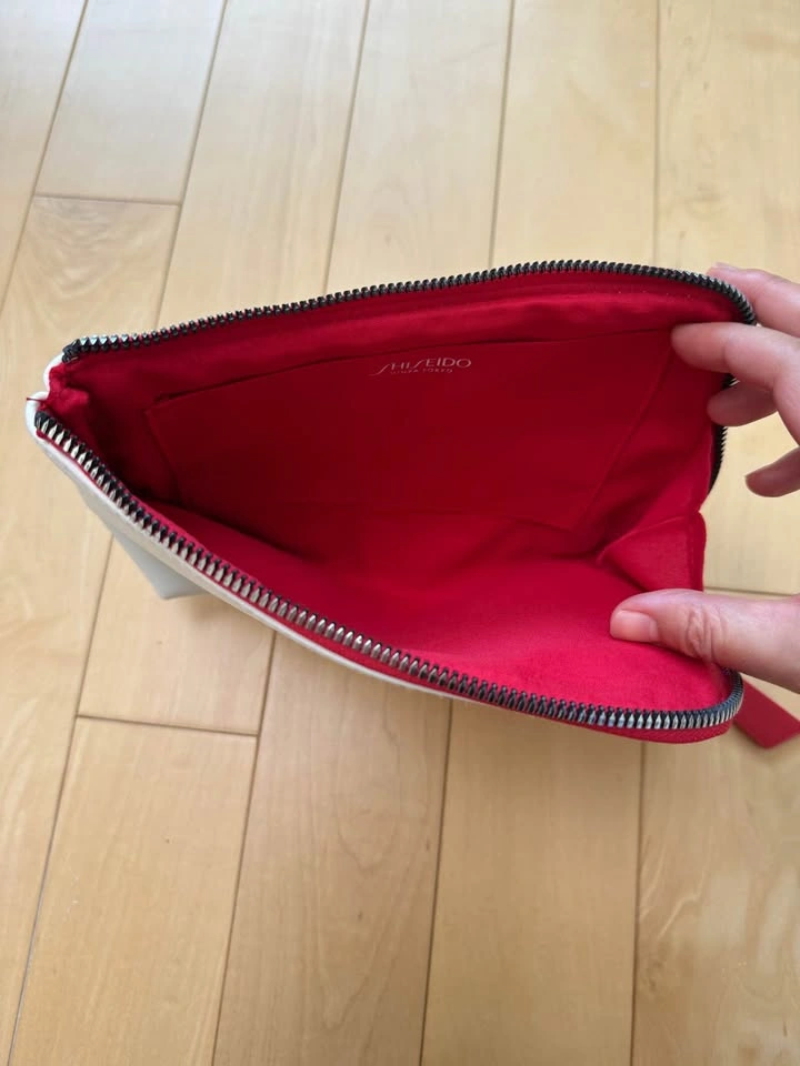 BRAND NEW Shiseido White/Red Makeup/Toiletry Bag - photo 2