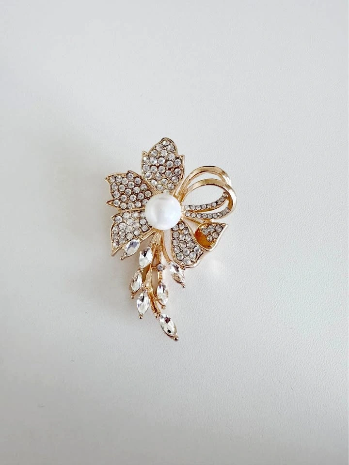 BRAND NEW Flower Fashion Clothes Pin