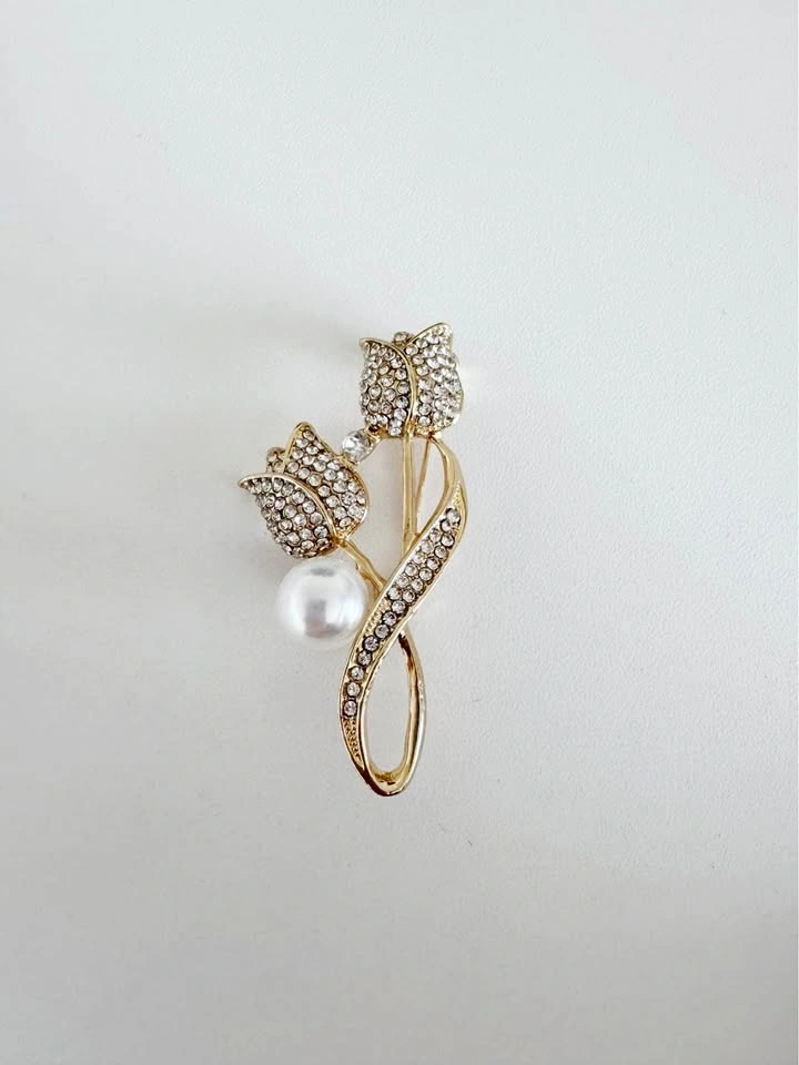 BRAND NEW Tulips Fashion Clothes Pin
