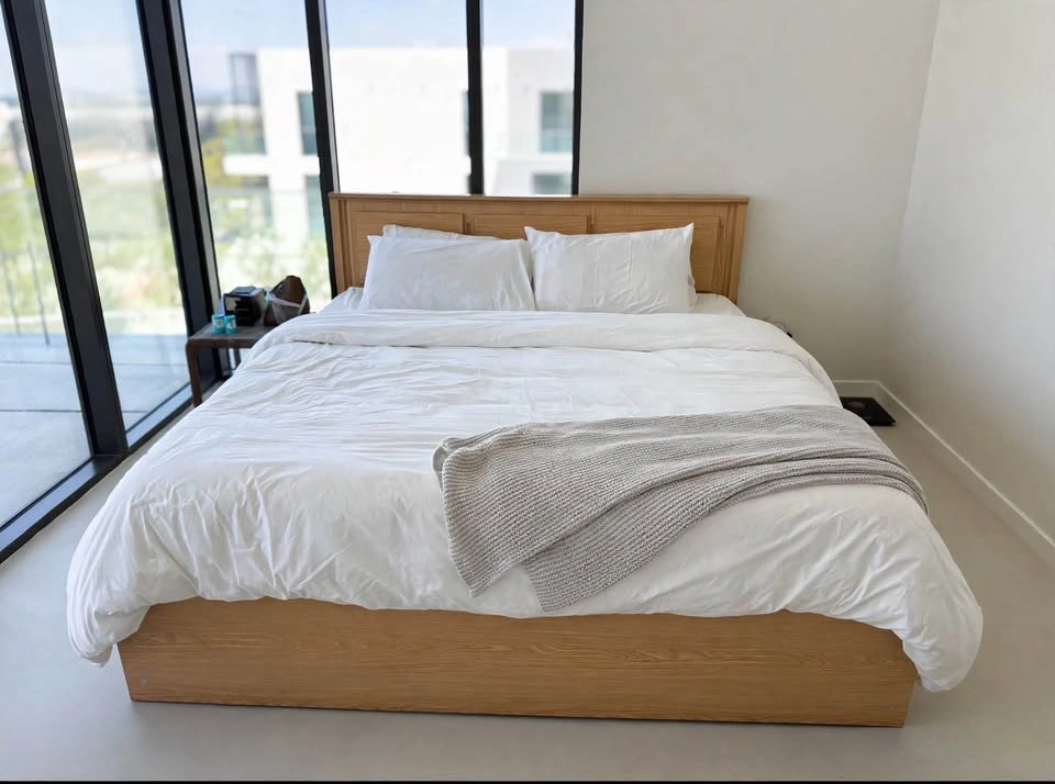 California King Bed Frame & Mattress – Light Oak Finish - photo 4