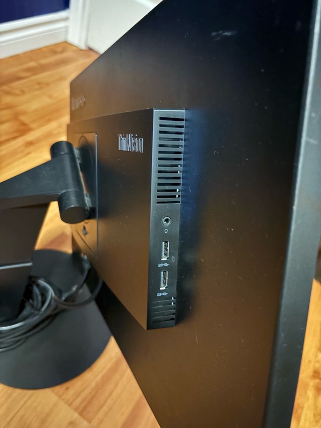 Lenovo ThinkVision 24” Monitor - photo 4