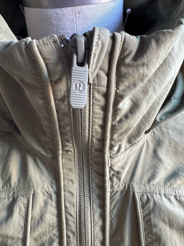 Like New Barley Worn Lululemon Always Effortless Jacket Size 4 - photo 5