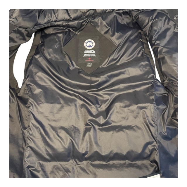 Woman’s Canada Goose Vest Sz Small - photo 2