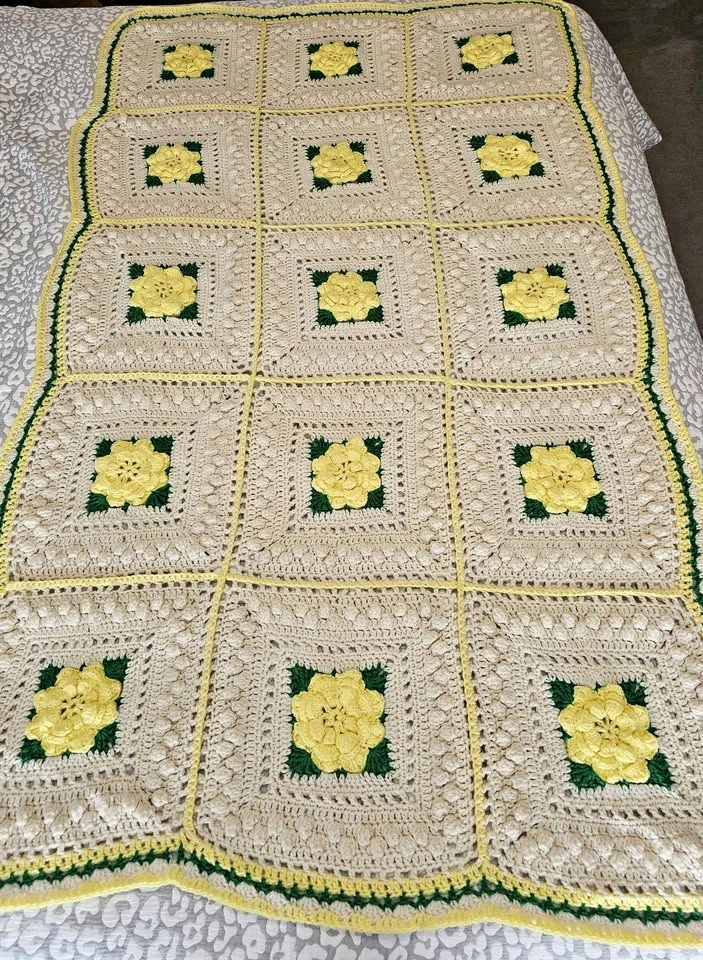VINTAGE COTTAGECORE DREAM BLANKET