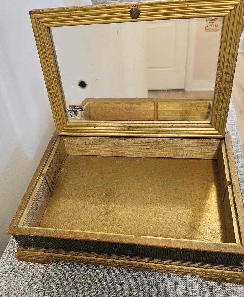 Mid-Century Italian Florentine-style gilded wood jewelry box - photo 2